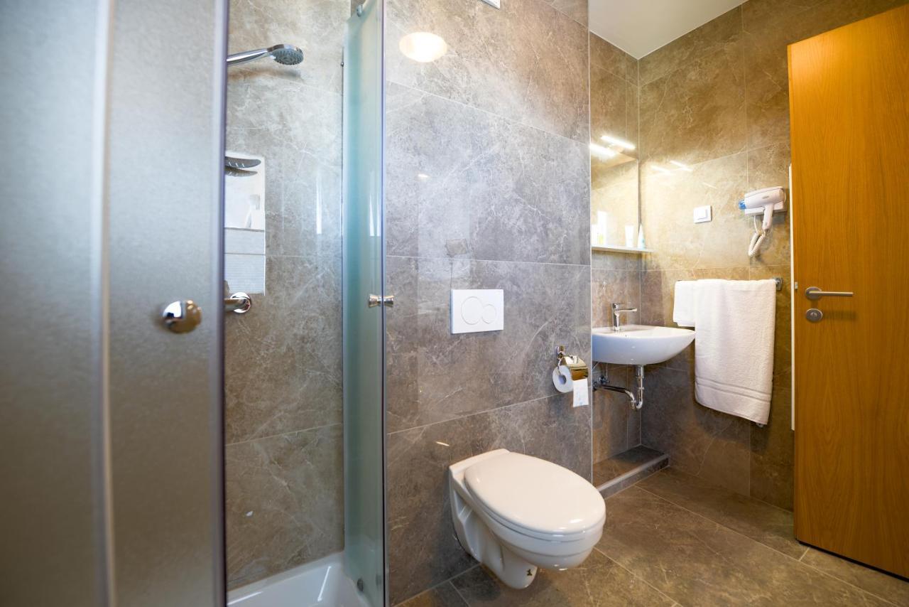 Hotel Baron Smlednik Luaran gambar