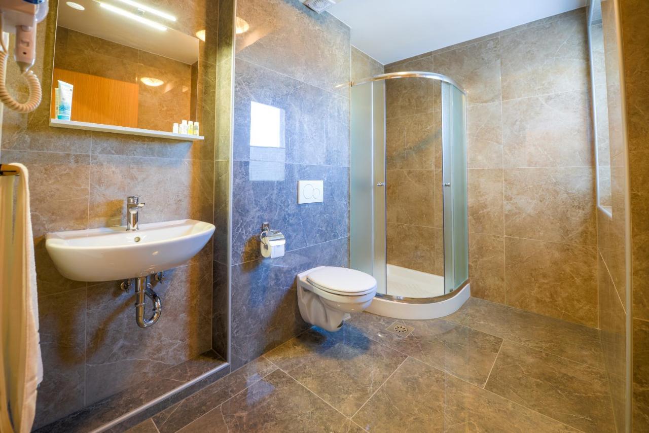 Hotel Baron Smlednik Luaran gambar