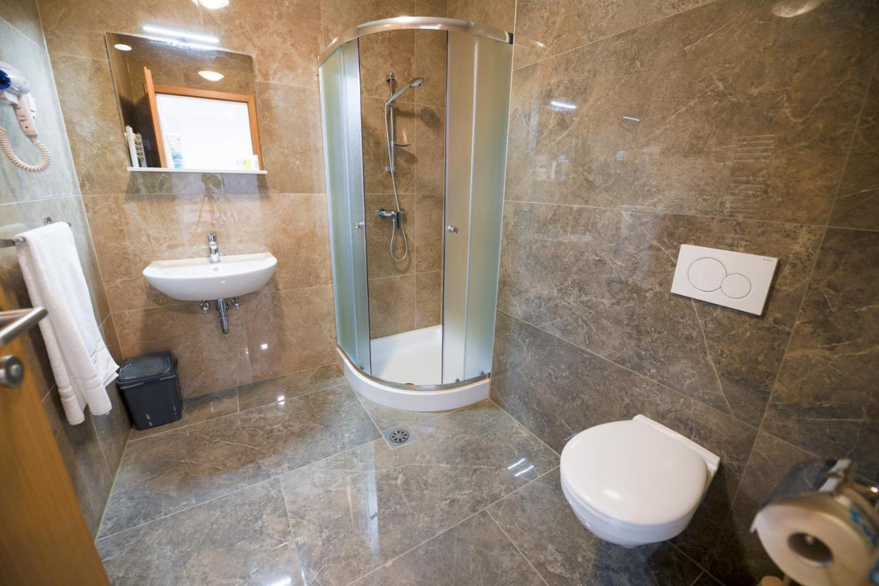 Hotel Baron Smlednik Luaran gambar