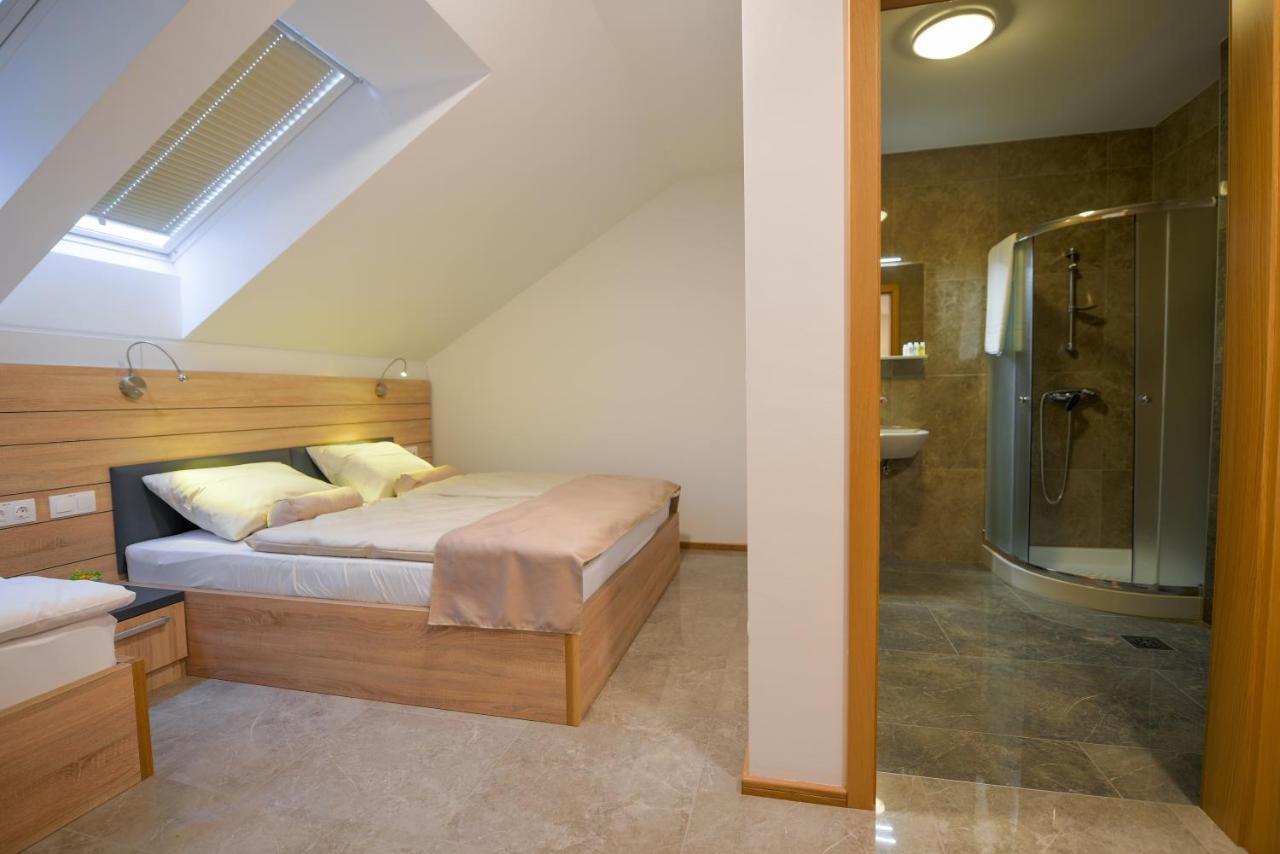Hotel Baron Smlednik Luaran gambar