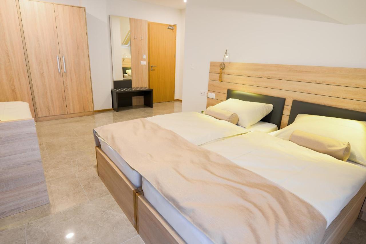 Hotel Baron Smlednik Luaran gambar