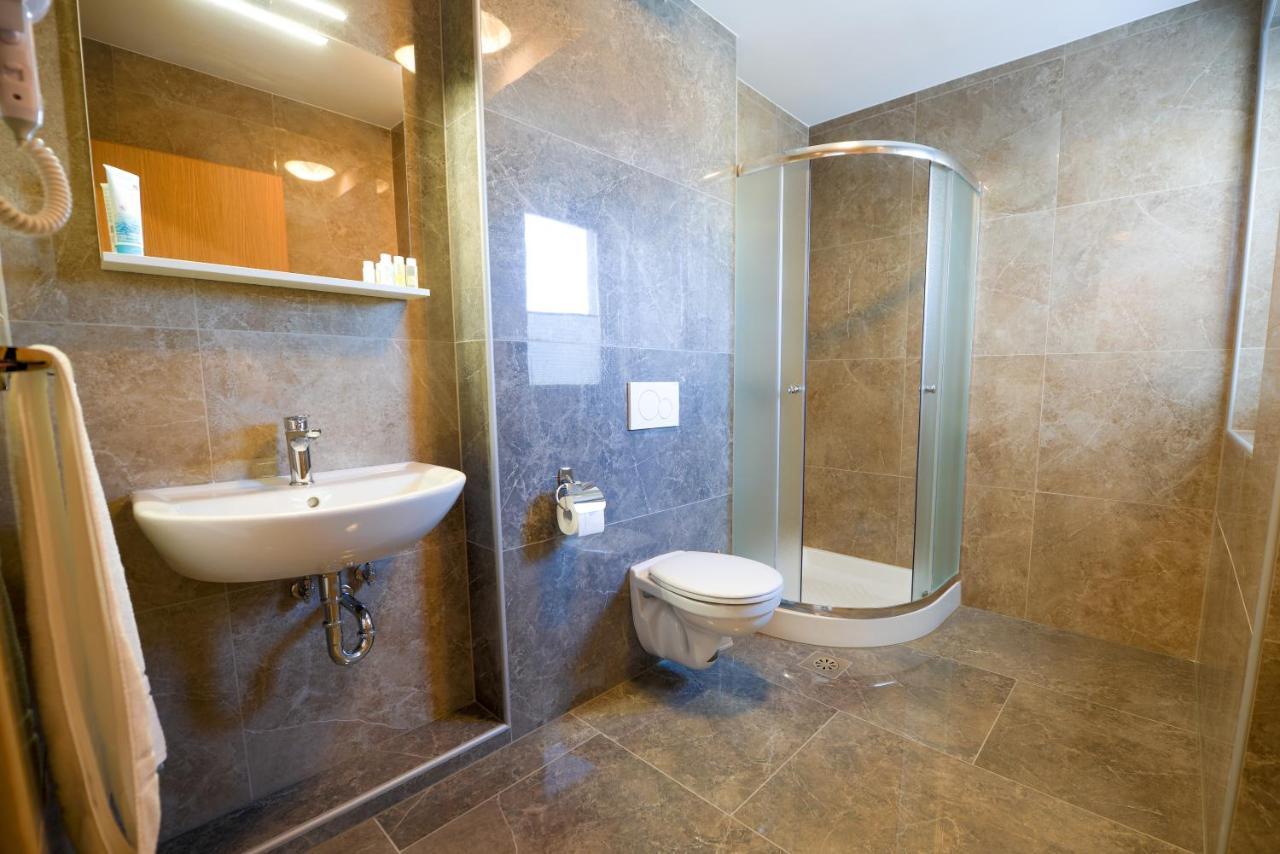 Hotel Baron Smlednik Luaran gambar