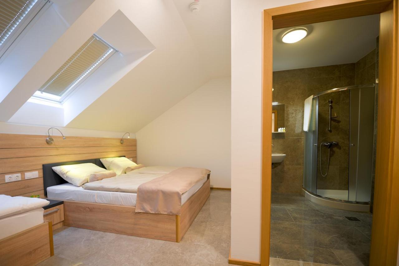 Hotel Baron Smlednik Luaran gambar